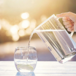 زمان طلایی نوشیدن آب: کلیدی برای بهره وری بیشتر!