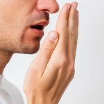 هشدار! بوی دهان شما ممکن است نشانه‌ای از افزایش قند خون باشد!