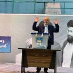 لحظه‌ای تماشایی: علی اکبر صالحی، وزیر خارجه پیشین ایران، آرای خود را به صندوق می‌اندازد + ویدیو!