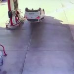 تریلر دلهره‌آور: خودرویی که کنترلش را از دست داده و درخشش انفجاری نفس‌گیر به پمپ بنزین برخورد می‌کند + ویدئو