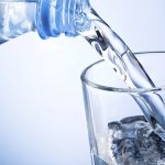 نوشیدن آب مقطر: آشکار سازی حقیقت شگفت‌انگیز اسیدی بودن آن!