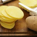 راهکارهای طلایی برای حفظ رنگ براق سیب‌زمینی: چگونه قهوه‌ای شدن را متوقف کنیم؟