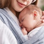 عجایب آغوش مهربان مادر: چگونه نوازش نوزاد با عشق مادری به شفابخشی جسم و جان می‌انجامد