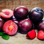راه حل خلاصی از یبوست با میوه برگردان تابستانی