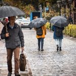 چرا قدم زدن زیر باران تجربه‌ای منحصربه‌فرد است؟