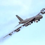 چرا بمب افکن استراتژیک B-52 Stratofortress تنها هواپیمای دارای هشت موتور است؟