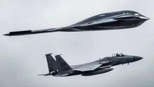 B-2 اسپیریت در همراهی با جنگنده F-15C