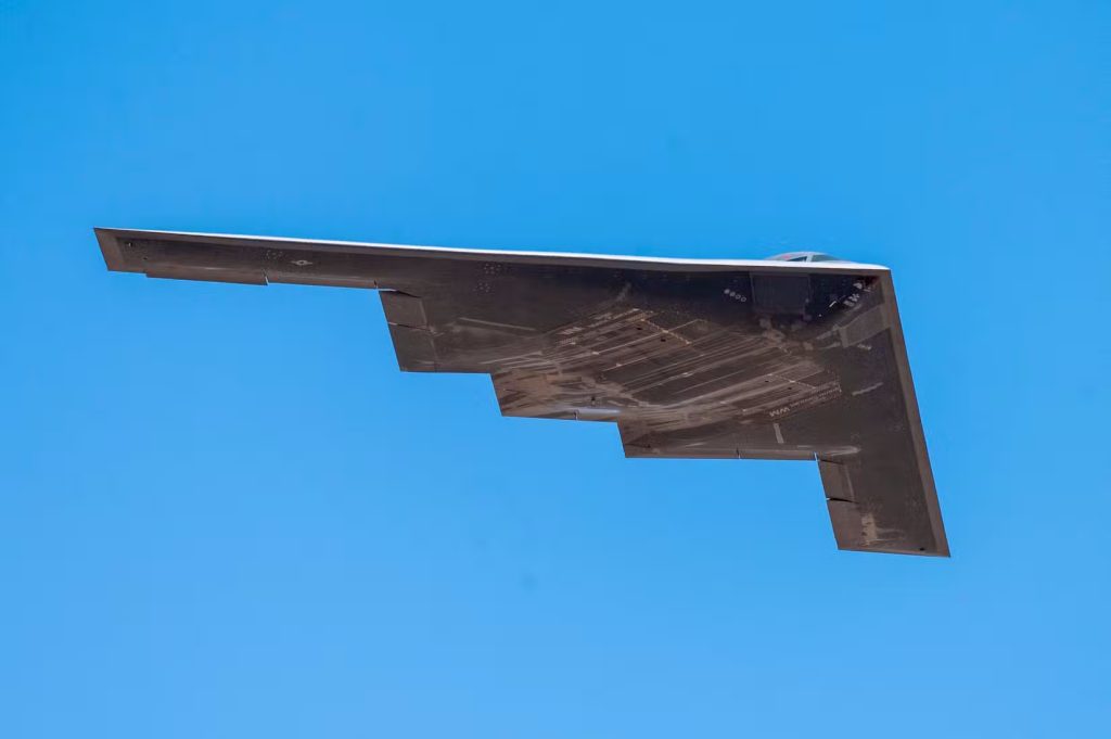 آیا B-21 Raider بدون خدمه هم پرواز می کند؟