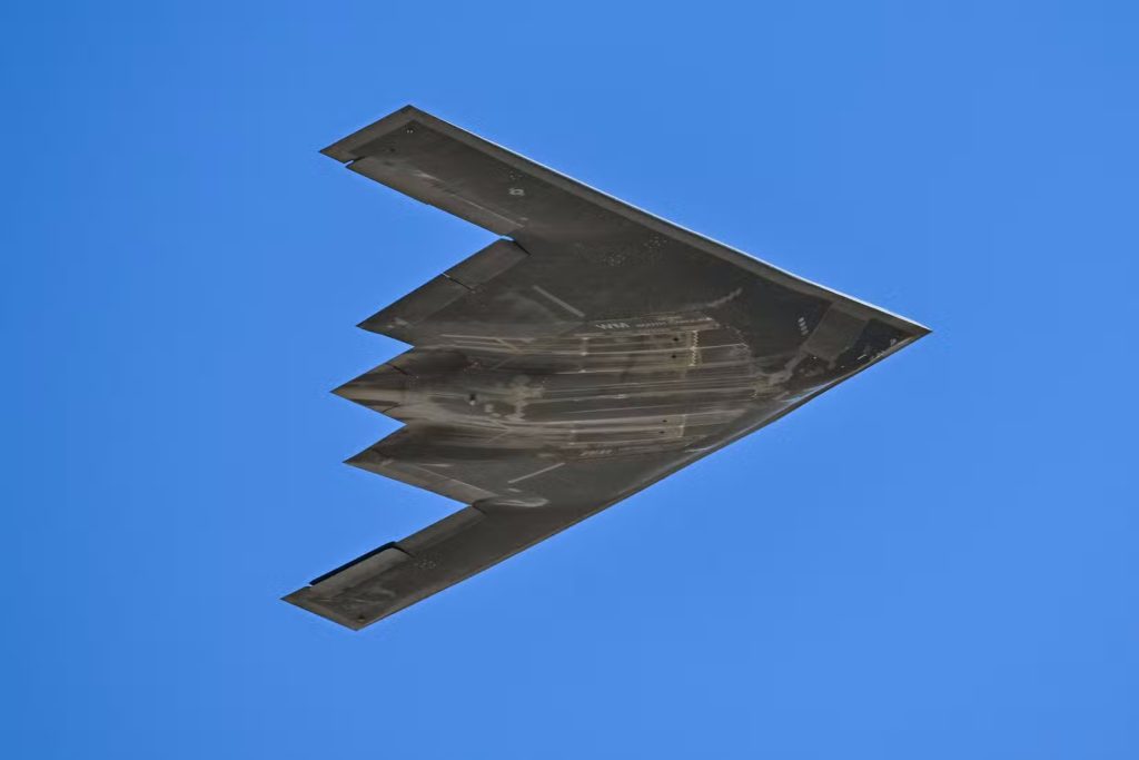 آیا B-21 Raider بدون خدمه هم پرواز می کند؟