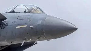 اوج‌گیری استرایک ایگل؛ پرواز F-15E از پایگاه آمریکایی در خاک بریتانیا + عکس