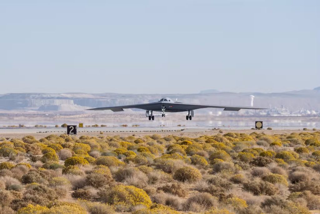 آیا B-21 Raider بدون خدمه هم پرواز می کند؟