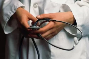 بیش از ۳۰ هزار پزشک عمومی طبابت نمی‌کنند