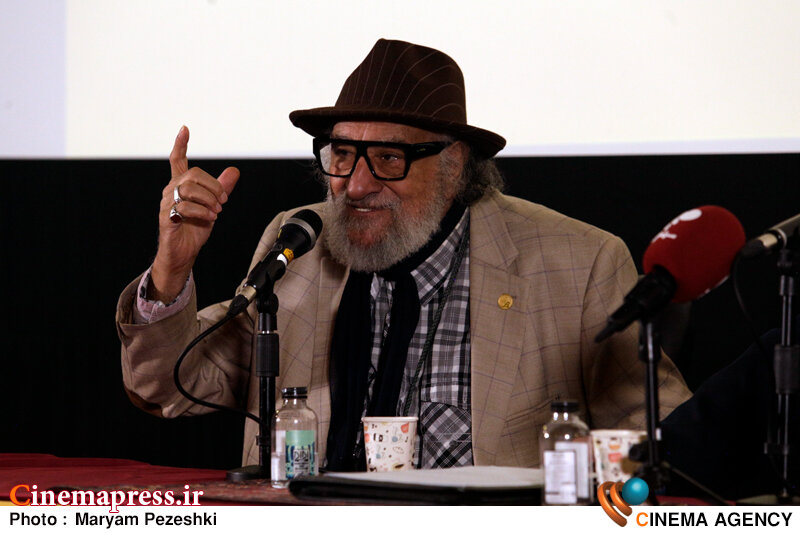 «مردم» ما طوری ایستاده‌اند که حیرت «آقای قمارباز» را برانگیخته‌اند/ از ما «تسلیم» می‌خواهند ولی ما «طغیان» می‌کنیم – اخبار سینمای ایران و جهان