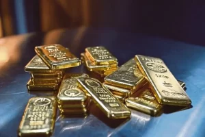 طلای جهانی ترمز کرد