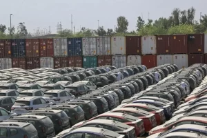 قوانین دست و پا گیر مانع واردات خودروهای کارکرده/ منافعی در خطر است؟