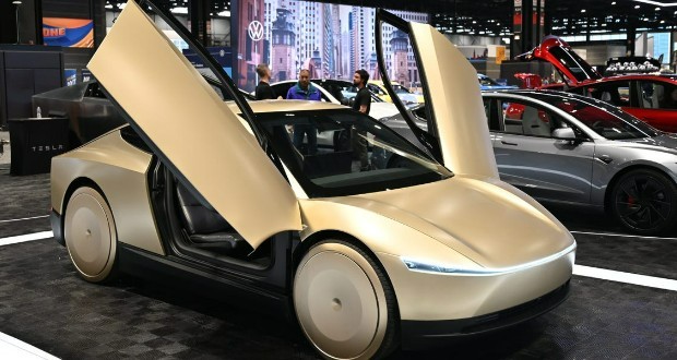 اولین روبوتاکسی Cybercab تمام‌خودران تسلا از خط تولید تگزاس بیرون آمد