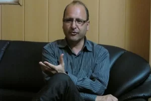 همین که با مذاکره بتوانیم وقوع جنگ را عقب بیندازیم هم خوب است