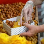 فروش زولبیا و بامیه نسبت به سال‌های قبل ۵۰ درصد کاهش داشته است