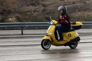 روزنامه نزدیک به قالیباف از مخالفت با موتورسواری زنان عقب‌نشینی کرد